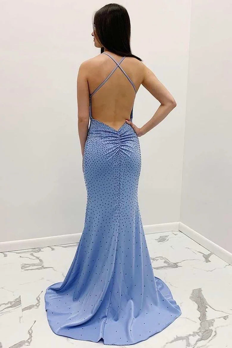 Vestido de fiesta con escote en V y espalda cruzada con cuentas y espalda abierta.
